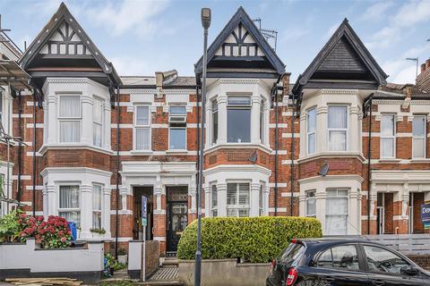 3 bedroom flat for sale, London NW10