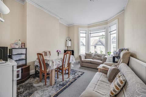 3 bedroom flat for sale, London NW10