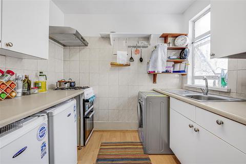 3 bedroom flat for sale, London NW10