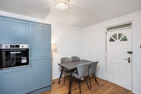 2 bedroom flat to rent, Chapel Wynd, Edinburgh EH1