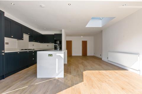 84 Hurst Road, Sidcup, DA15 9AF