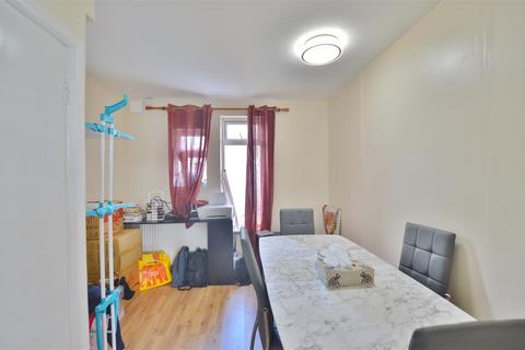 2 bedroom end of terrace house for sale, Salt Hill Way, Slough