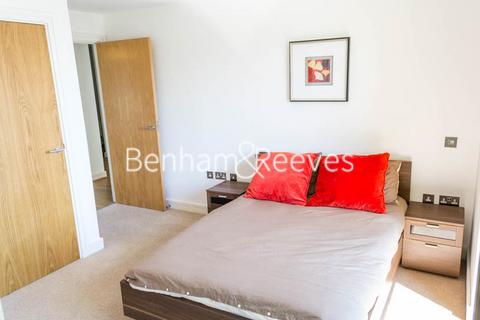 2 bedroom apartment to rent, Aqua Vista Square, Canary Wharf E3