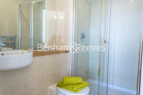 2 bedroom apartment to rent, Aqua Vista Square, Canary Wharf E3