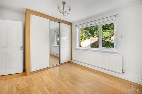 27 Heol Uchaf, Neath, SA11 3SW