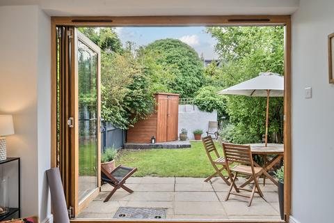 16 Lenham Road, London, SE12 8QN