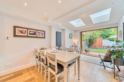 16 Lenham Road, London, SE12 8QN