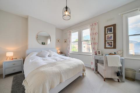 16 Lenham Road, London, SE12 8QN