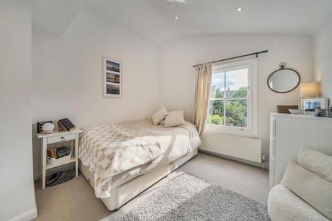 16 Lenham Road, London, SE12 8QN