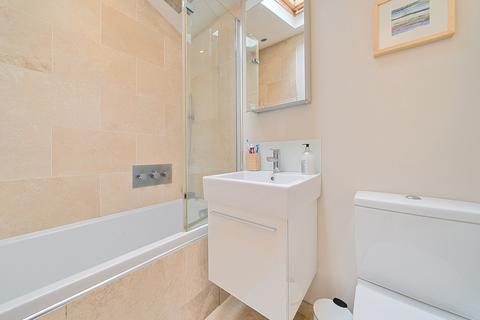16 Lenham Road, London, SE12 8QN