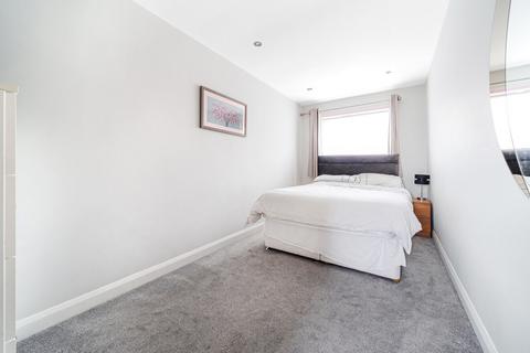2 Bracken Way, Guildford, GU3 3AN