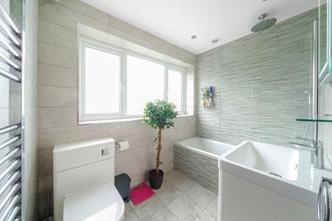 2 Bracken Way, Guildford, GU3 3AN
