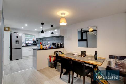 27 Agincourt Road, Cheylesmore, Coventry, CV3 5PT