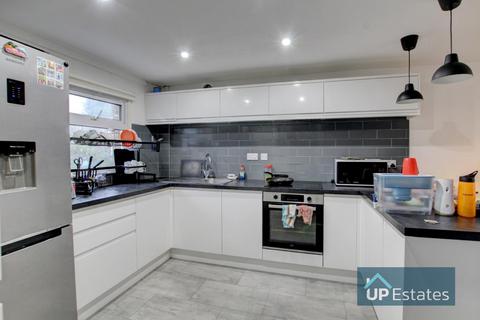 27 Agincourt Road, Cheylesmore, Coventry, CV3 5PT