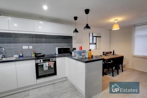 27 Agincourt Road, Cheylesmore, Coventry, CV3 5PT