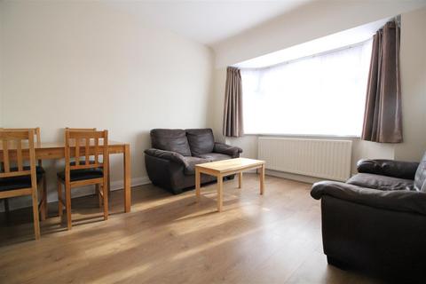 2 bedroom flat to rent, Cornwall Avenue, Southall