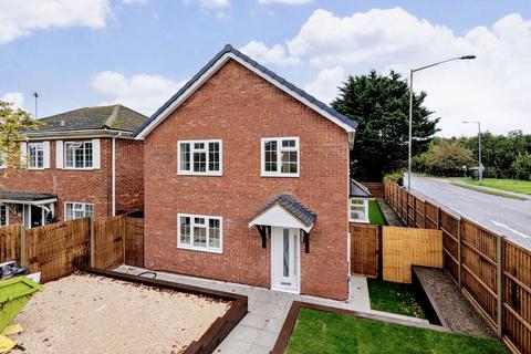 3 bedroom detached house for sale, The Spiert, Stone