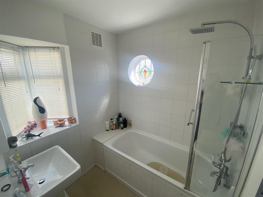 Forest Side, London 3 bed house to rent £2,600 pcm (£600 pw)