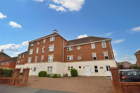 3 bedroom flat for sale, Salvador Close, Eastbourne