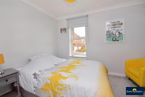 3 bedroom flat for sale, Salvador Close, Eastbourne