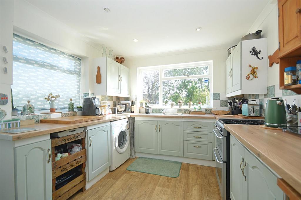 Resized Kitchen3.jpg
