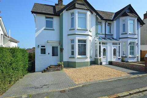 undefined, LARGE FAMILY HOME * SHANKLIN