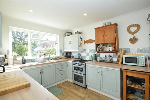 undefined, LARGE FAMILY HOME * SHANKLIN