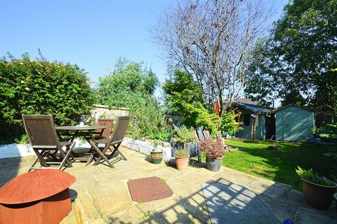 undefined, LARGE FAMILY HOME * SHANKLIN