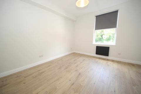 2 bedroom flat to rent, Gladbeck way, EN2 7HT