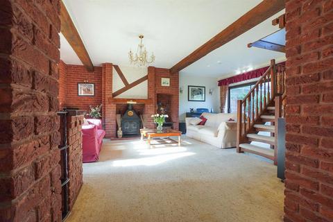 4 bedroom semi-detached house for sale, School Road, Snitterfield, Stratford-Upon-Avon