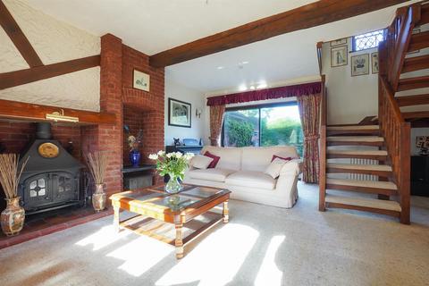 4 bedroom semi-detached house for sale, School Road, Snitterfield, Stratford-Upon-Avon