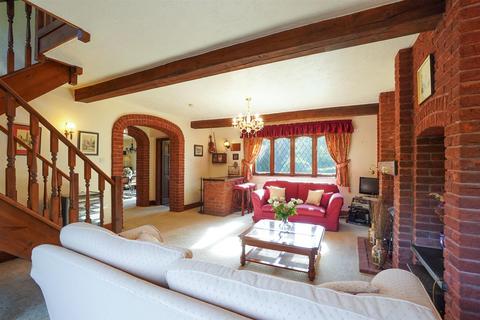 4 bedroom semi-detached house for sale, School Road, Snitterfield, Stratford-Upon-Avon