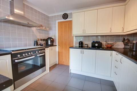 3 bedroom detached house for sale, SHOLING! GENEROUS BEDROOMS! IMPRESSIVE LOUNGE/DINER