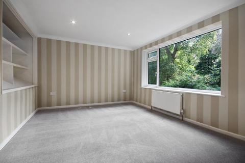 44 Fairfield Road, East Grinstead, RH19 4HB