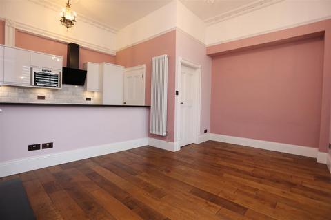 1 bedroom flat to rent, Regency Square, Brighton