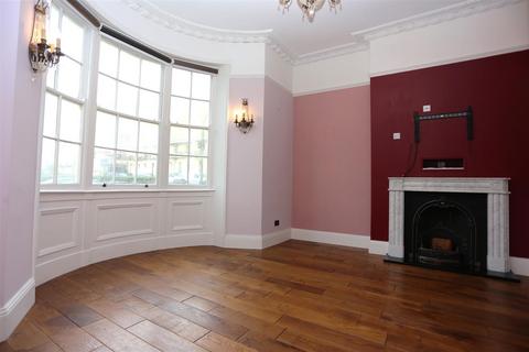 1 bedroom flat to rent, Regency Square, Brighton