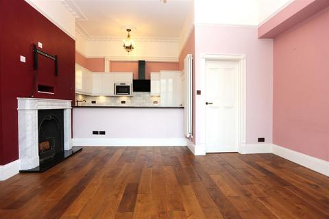 1 bedroom flat to rent, Regency Square, Brighton