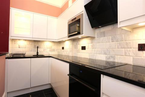 1 bedroom flat to rent, Regency Square, Brighton