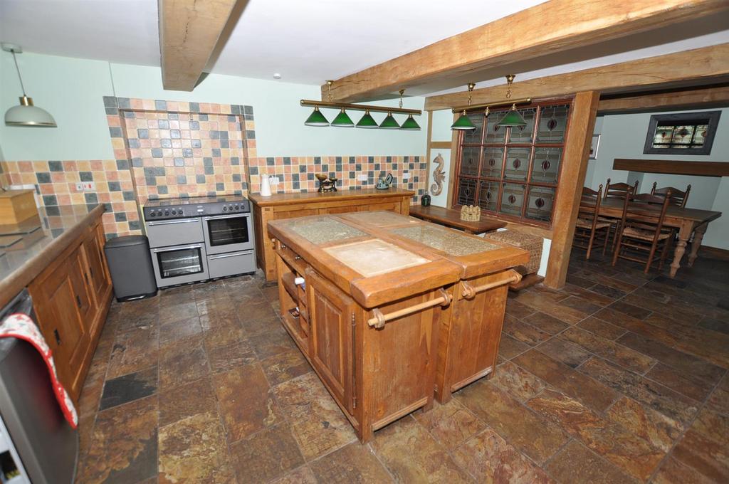 Kitchen/Dining Area