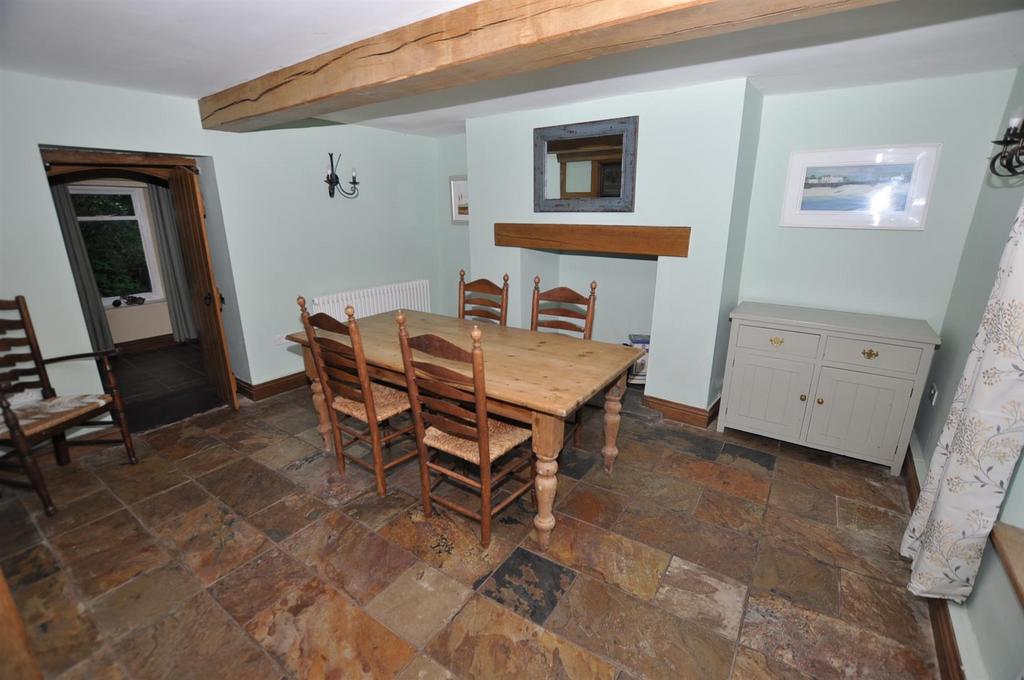 Kitchen/Dining Area