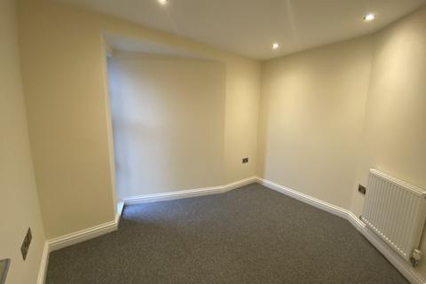 2 bedroom flat to rent, Barn Mews,