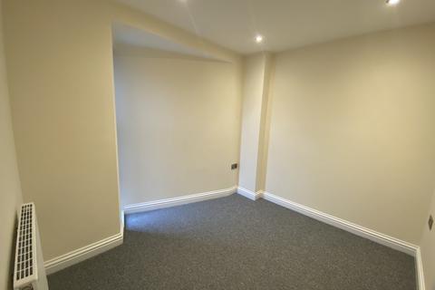 2 bedroom flat to rent, Barn Mews,