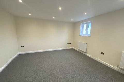 2 bedroom flat to rent, Barn Mews,