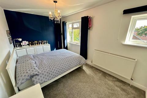 15 The Gladeway, Waltham Abbey, EN9 1LL