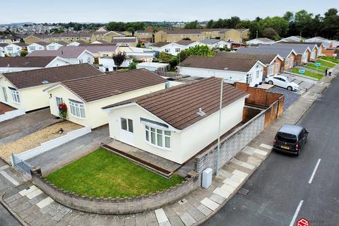 2 bedroom detached bungalow for sale, Glynbridge Gardens, Bridgend, Bridgend County. CF31 1LN