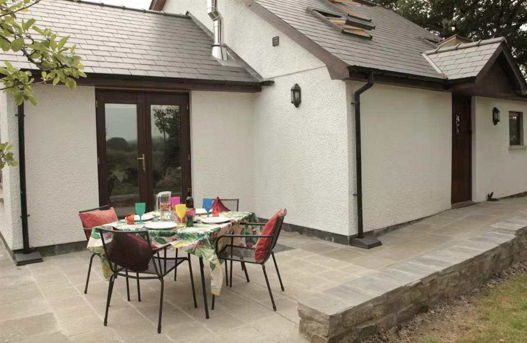 Gwelfryn Bach patio area