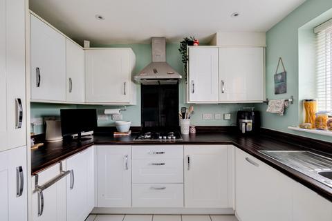 3 bedroom end of terrace house for sale, Green Howards Road, Chester CH3