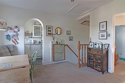 1 bedroom flat for sale, Mill Street, Redhill