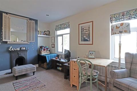 1 bedroom flat for sale, Mill Street, Redhill