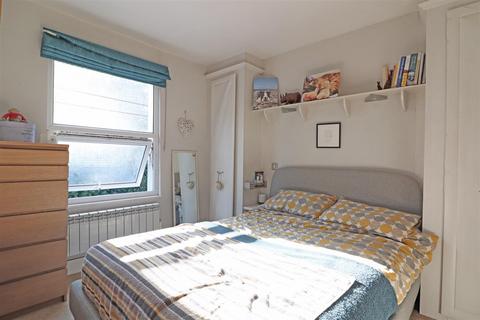 1 bedroom flat for sale, Mill Street, Redhill